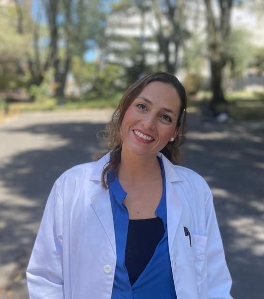 Dr. Natalia Ordóñez, pediatric surgeon, wearing a white coat outdoors